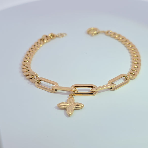 18K bracelet with a charm 6.80g