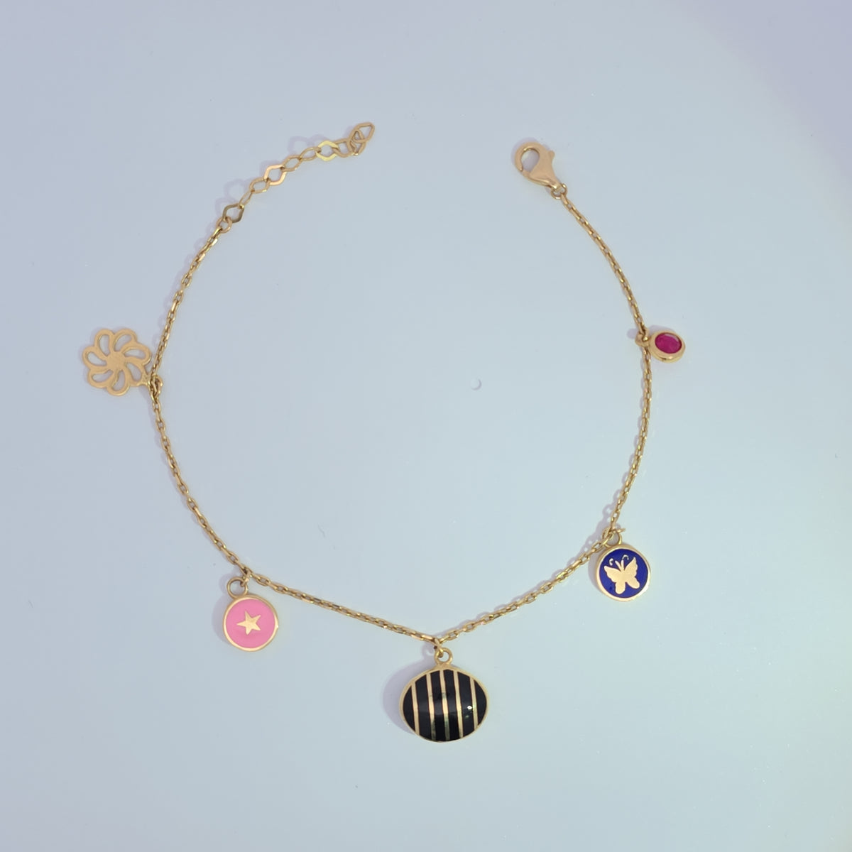 18K bracelet with charms 5.66g