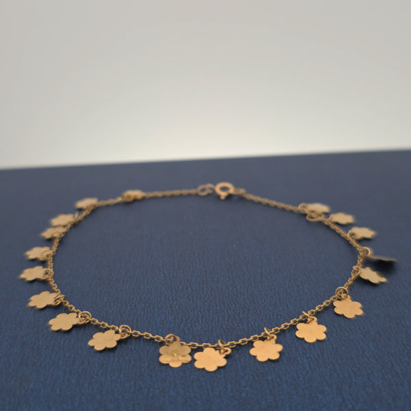 18K bracelet with small flower charms 2.13g